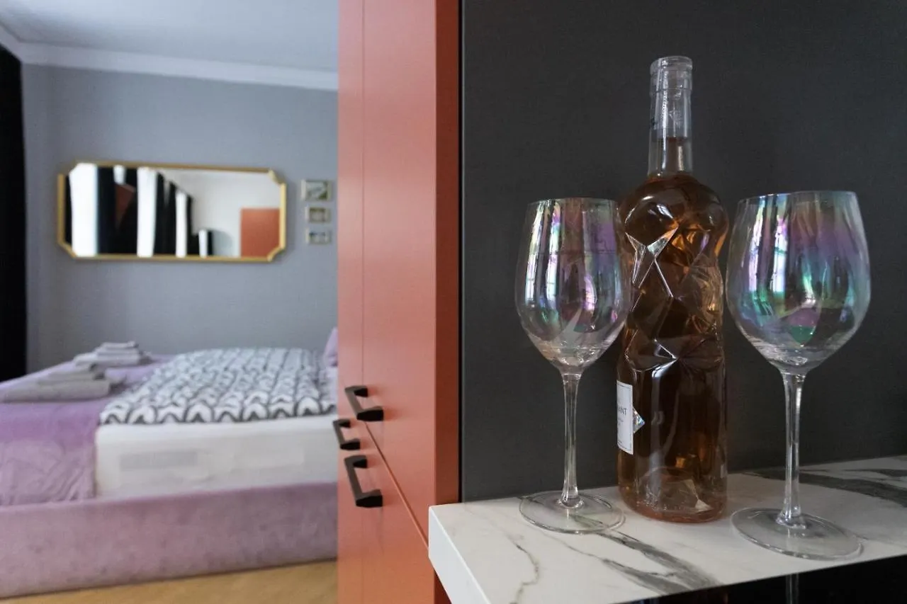 Vienna Apartment 0*,